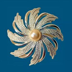 Vintage Sarah Coy Flower Silver Tone Textured Brooch Pin